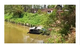 কালিয়াকৈরে পুকুরের ভাসমান নোহা গাড়ির রহস্য উদঘাটন