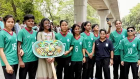 নববর্ষের শোভাযাত্রায় নারী ফুটবলাররা