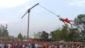 দিনাজপুরে ৪০০ বছর পুরোনো ঐতিহ্যবাহী চড়ক মেলা ও মুখানৃত্য