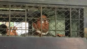 আদালতের হাজতখানায় আ. লীগ নেতাকে মারধর