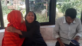 কুমিল্লায় গৃহবধূকে হত্যার পর লাশ ঝুলিয়ে রাখার অভিযোগ