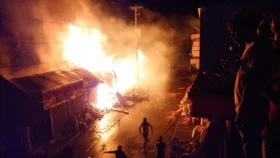 বিএনপি কার্যালয়সহ পাঁচ দোকান ভস্মীভূত