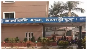 মাদারীপুরে বোমা বিস্ফোরণে ক্ষতবিক্ষত কৃষকের মুখ