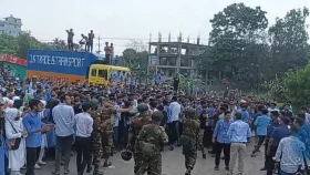 কুমিল্লায় পলিটেকনিক শিক্ষার্থীদের মহাসড়ক অবরোধ, সংঘর্ষে আহত ১২