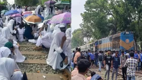 খুলনায় রেললাইন অবরোধ পলিটেকনিক শিক্ষার্থীদের