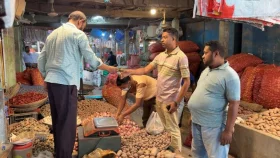 সপ্তাহ ব্যবধানে হিলিতে পেঁয়াজের দাম ২০ টাকা বাড়ল