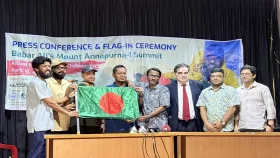 অন্নপূর্ণা-১ জয় করে দেশে ফিরলেন বাবর আলী