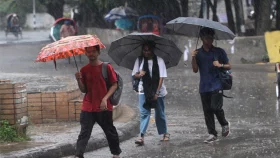 ভ্যাপসা গরমের পর রাজধানীতে স্বস্তির বৃষ্টি