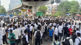 রেল অবরোধ আপাতত স্থগিত, ১১টায় বৈঠকের পর চূড়ান্ত সিদ্ধান্ত
