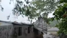 বৈশাখী ঝড়ে উড়ে গেল বিদ্যালয়ের টিনের চাল