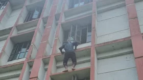 ছাদ বেয়ে এসএসসি পরীক্ষার্থীকে নকল সরবরাহ, যুবকের ৬ মাসের কারাদণ্ড