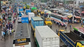 গাজীপুরে আড়াই ঘণ্টা পর স্বাভাবিক যান চলাচল&nbsp;