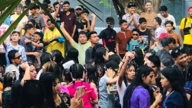 তিন দিনব্যাপী বর্ষবরণ উৎসবে মাতোয়ারা রাখাইন তরুণ-তরুণী