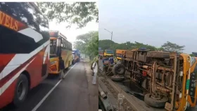 মেঘনা ব্রিজে রড বোঝাই ট্রাক উল্টে ঢাকা-চট্টগ্রাম মহাসড়কে দীর্ঘ যানজট