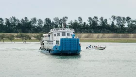 কক্সবাজার-মহেশখালী নৌরুটে পরীক্ষামূলক সী-ট্রাক চলাচল শুরু