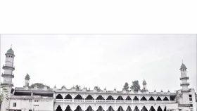 মুঘল ঐতিহ্যের স্মারক আন্দরকিল্লা শাহি জামে মসজিদ