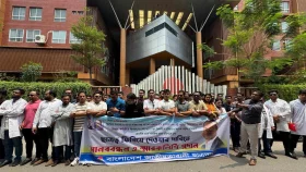 শেখ মুজিবের ছবি অপসারণের দায়ে ৮ শিক্ষার্থী বহিষ্কার, ছাত্রদলের প্রতিবাদ