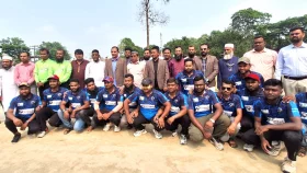 সিংগাইরে জেপিএল ফাইনালে হাজির দেশের সাবেক তারকা ক্রিকেটাররা