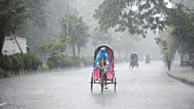 সারা দেশে বৃষ্টির সম্ভাবনা, তাপমাত্রা বাড়বে ধীরে ধীরে