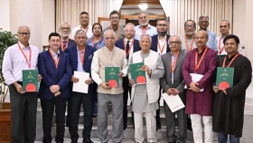 প্রধান উপদেষ্টার কাছে শ্রম সংস্কার কমিশনের প্রতিবেদন জমা