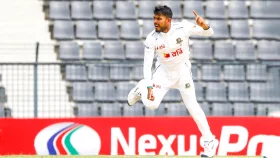 চা পান শেষেই জোড়া শিকার মিরাজের