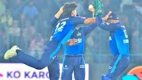 উদযাপন করতে গিয়ে কিপারের নাকে ঘুষি!