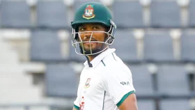 দিনের দ্বিতীয় বলেই ক্যাচ তুলে দিলেন শান্ত