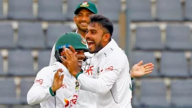 ম্যাচ জমিয়ে তুলল বাংলাদেশ, মিরাজ-তাইজুল নিয়েছেন ৬ উইকেট 