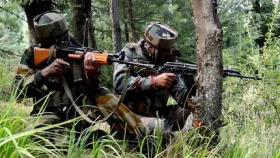 ভারত-পাকিস্তানের সেনাবাহিনীর মধ্যে গোলাগুলি