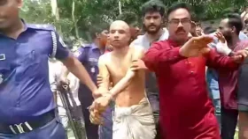 ধর্ষণচেষ্টার অভিযোগে যুবককে গণধোলাই দিয়ে পুলিশে দিল জনতা