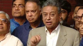 সবাইকে একমত হতে হবে, এটা বাকশালী চিন্তা: আমীর খসরু