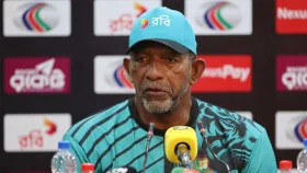 বাংলাদেশের মানুষকে আরও ধৈর্য ধরতে বললেন সিমন্স