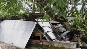 কালবৈশাখী ঝড়ে বিধ্বস্ত ঘরে চাপা পড়ে মা-মেয়ে, এক ঘণ্টা পর উদ্ধার