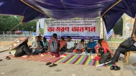 নিয়োগের দাবিতে আমরণ অনশনে গেজেট বঞ্চিতরা