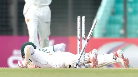 ভালো খেলতে থাকা মুশফিক নিজের ভুলে রান আউট