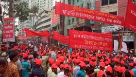 নয়াপল্টনে শ্রমিক সমাবেশে জনতার ঢল