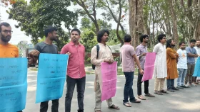 রাবি রেজিস্ট্রারের বাসভবনে ককটেল বিস্ফোরণ, জড়িতদের শাস্তির দাবি