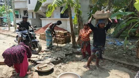 &lsquo;মে দিবস বুঝি না, একদিন কাজ না করলে ভাত জোগাড় হবে না&rsquo;