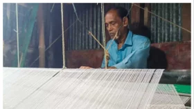 হাতের ছোঁয়ায় গড়া কুমিল্লার খাদি পেল জিআই স্বীকৃতি