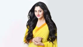 প্রস্তুত হচ্ছেন পূজা