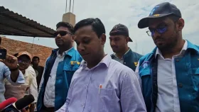 সরকারি জায়গায় ‘অবৈধ স্থাপনা’ নির্মাণ নিয়ে চোর-পুলিশ খেলা
