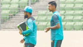 বোলিং মেশিন, স্টিলের পাত্র আর সৌম্যের নো লুক শট