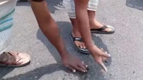 কুড়িগ্রামে রাস্তার কাজ শেষ না হতেই হাতের খোঁচায় উঠে যাচ্ছে পিচের ঢালাই