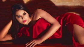 দেশে নয়, বিদেশে ছোট পোশাক পরি: মারিয়া মিম