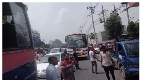 গাজীপুরে ট্রাকচাপায় নারী শ্রমিকের মৃত্যু, মহাসড়ক অবরোধ&nbsp;