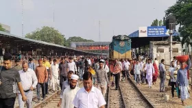 ট্রেনযোগে ঢাকায় আসছেন বিএনপি নেতাকর্মীরা