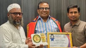 আজীবন সম্মাননা পেলেন সাবেক ফুটবলার আব্দুল গাফফার