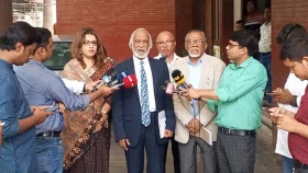 আ. লীগ নিষিদ্ধের সিদ্ধান্ত বিএনপি নয়, জনগণ নেবে: মঈন খান
