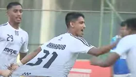 মোহামেডান ও বসুন্ধরার ড্র, রেফারি বদলে দেরিতে খেলা শুরু ময়মনসিংহে