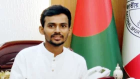 সতর্ক থাকার আহ্বানে গভীর রাতে উপদেষ্টা আসিফের পোস্ট